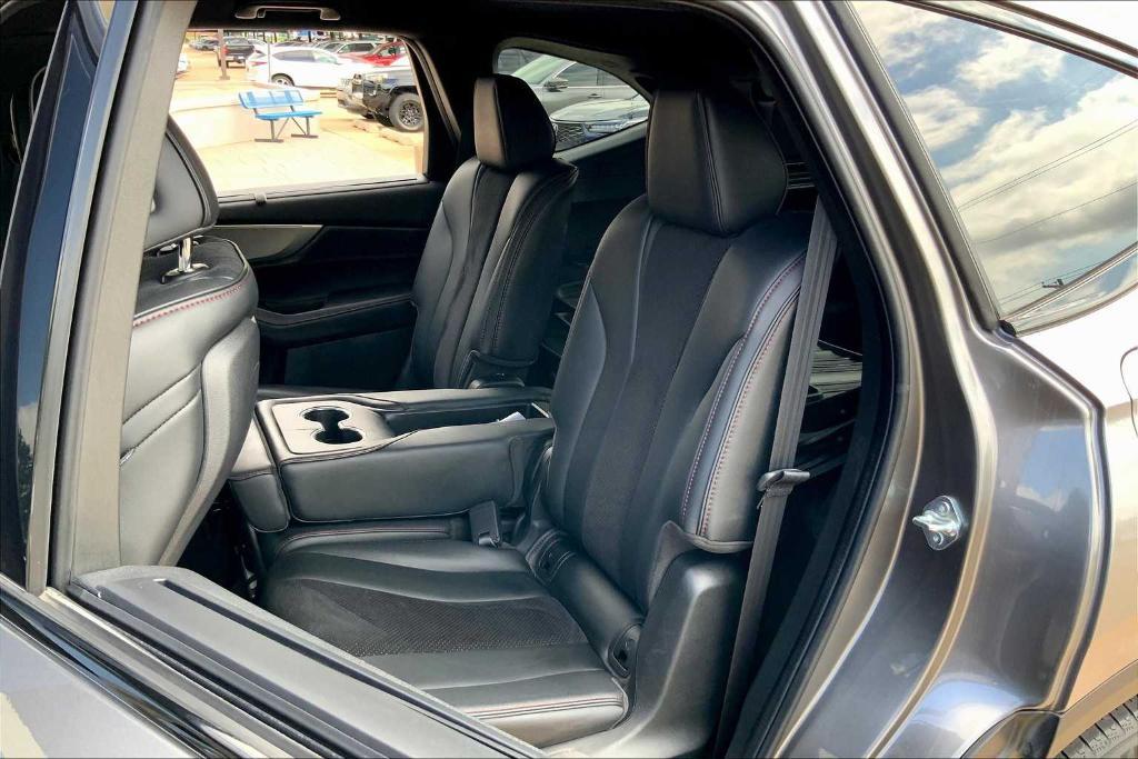 used 2022 Acura MDX car, priced at $40,495