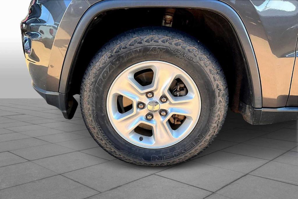 used 2017 Jeep Grand Cherokee car, priced at $15,995