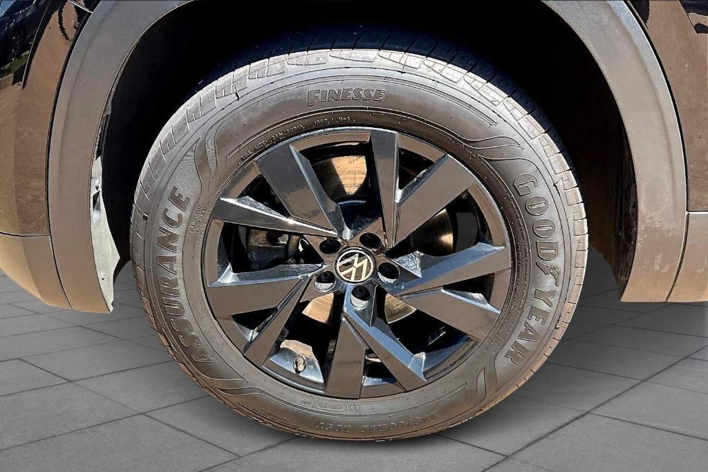 used 2020 Volkswagen Atlas Cross Sport car, priced at $18,495