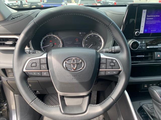 used 2023 Toyota Highlander car, priced at $36,559