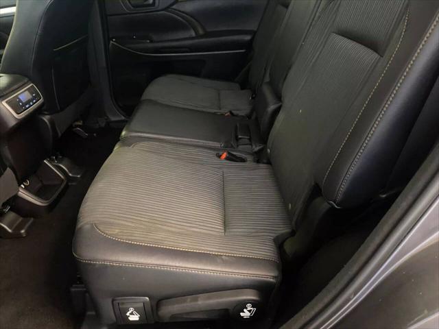 used 2014 Toyota Highlander car, priced at $15,900
