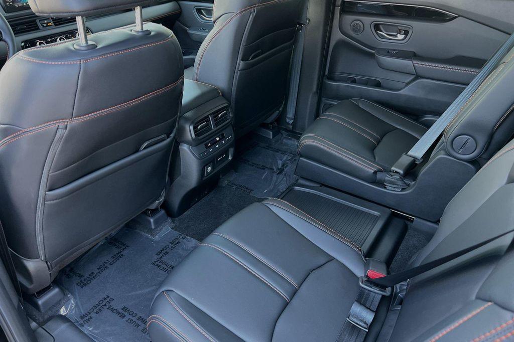 new 2025 Honda Pilot car, priced at $51,305
