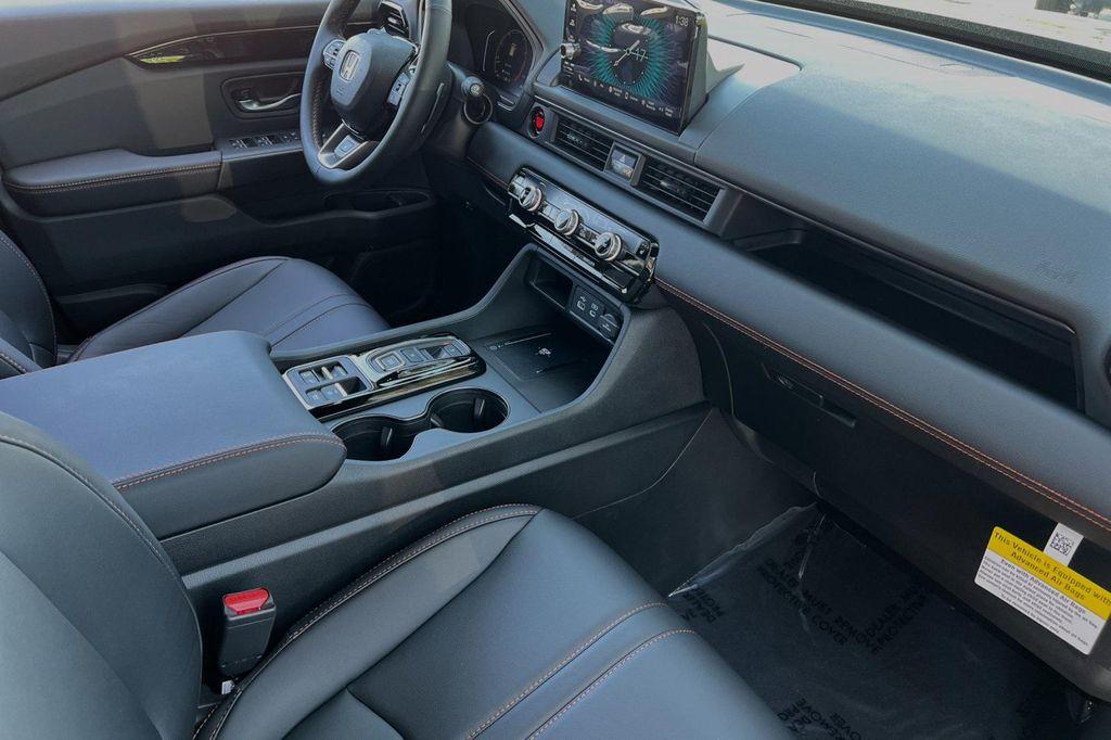 new 2025 Honda Pilot car, priced at $51,305