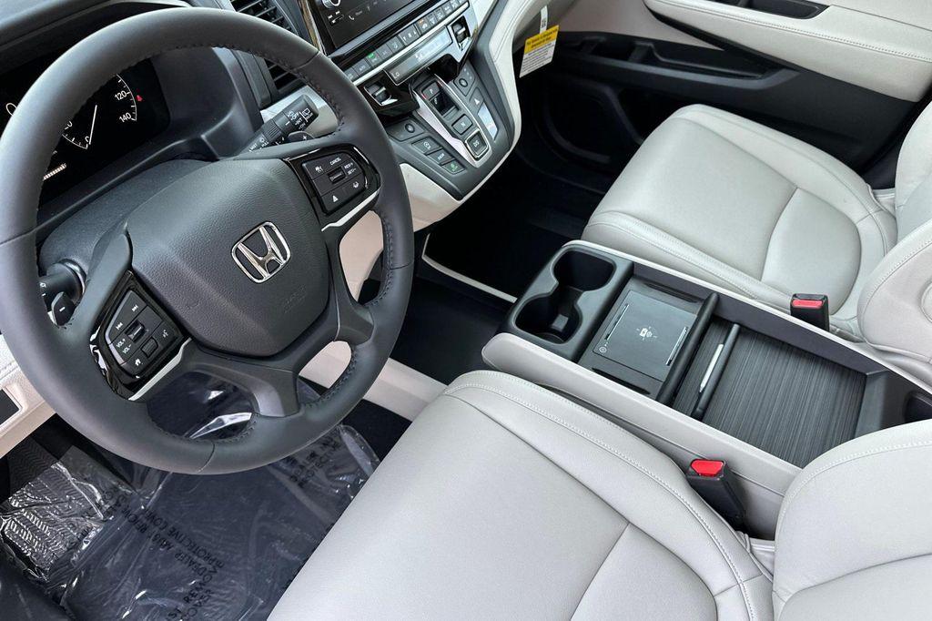 new 2025 Honda Odyssey car, priced at $43,670