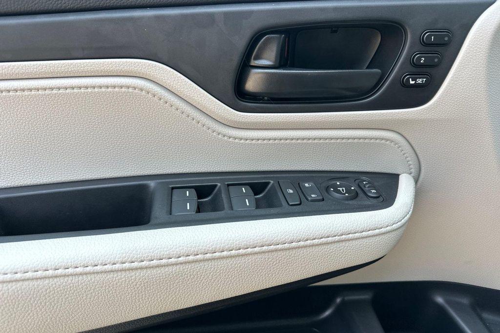 new 2025 Honda Odyssey car, priced at $43,670
