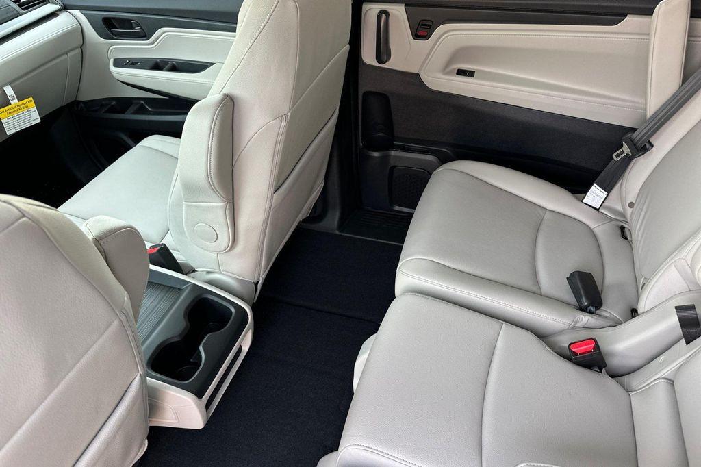 new 2025 Honda Odyssey car, priced at $43,670