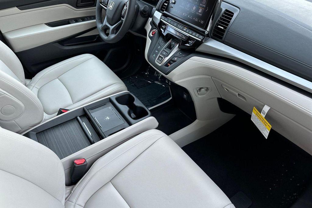 new 2025 Honda Odyssey car, priced at $43,670