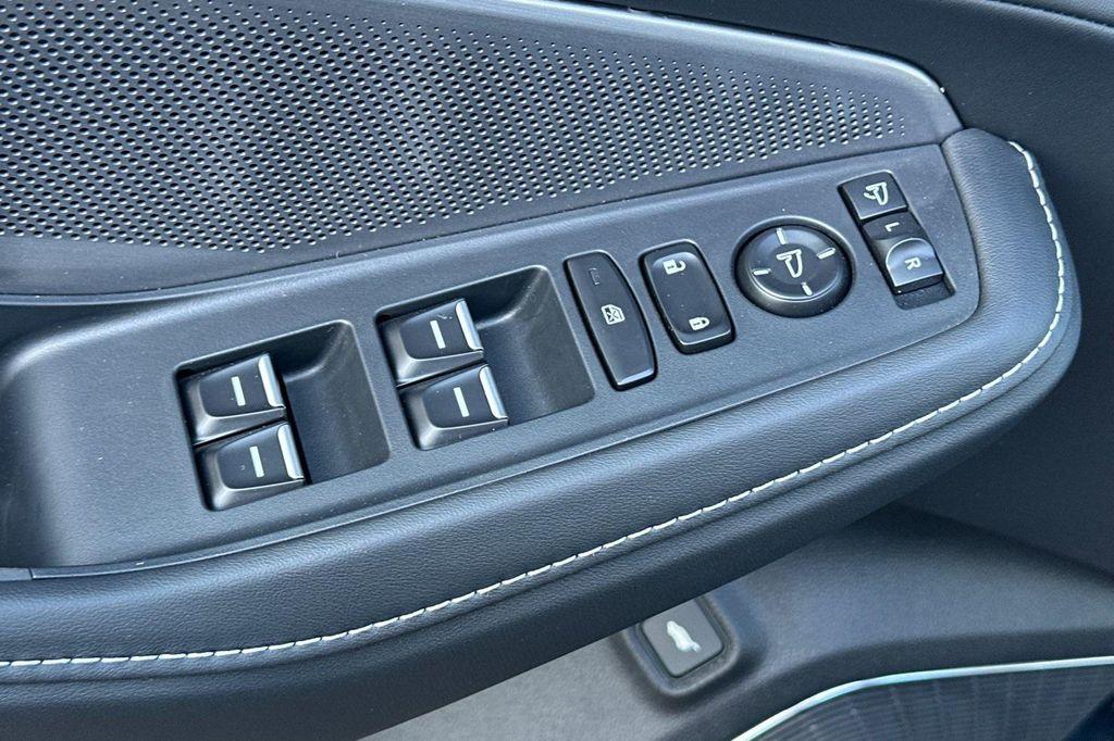 new 2025 Acura MDX car, priced at $57,305