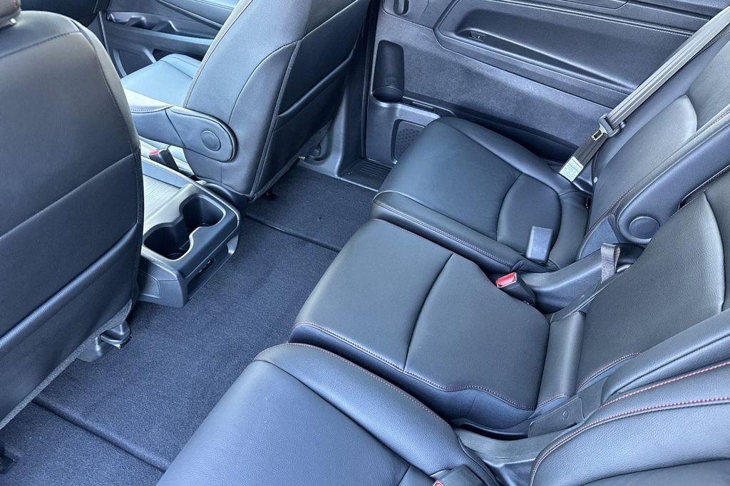 new 2025 Honda Odyssey car, priced at $42,965