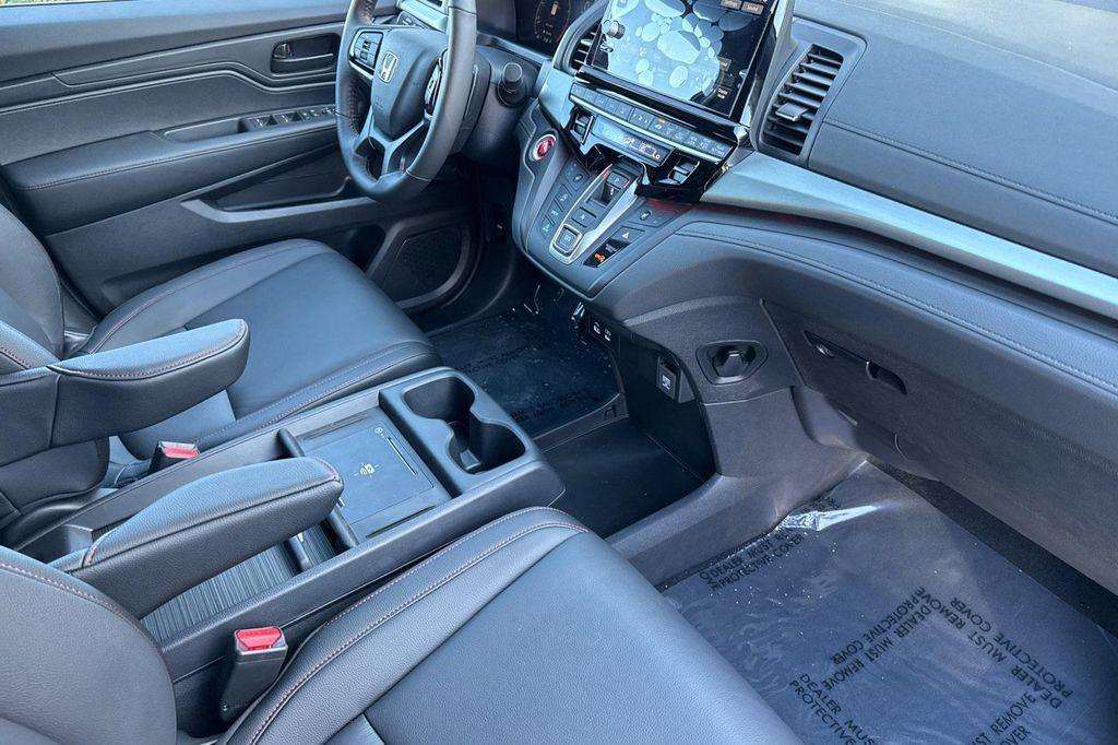 new 2025 Honda Odyssey car, priced at $42,965