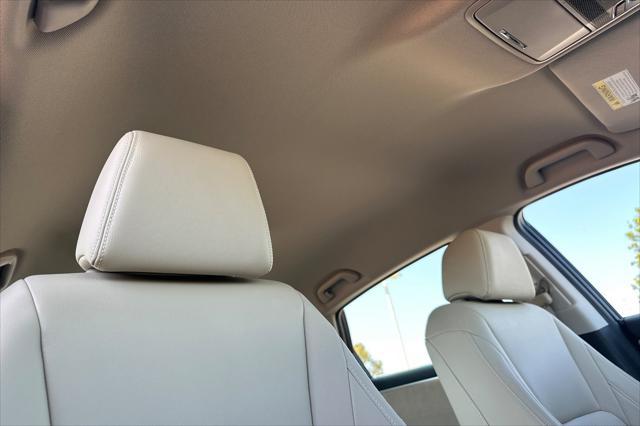 used 2018 Honda Clarity Plug-In Hybrid car, priced at $20,931
