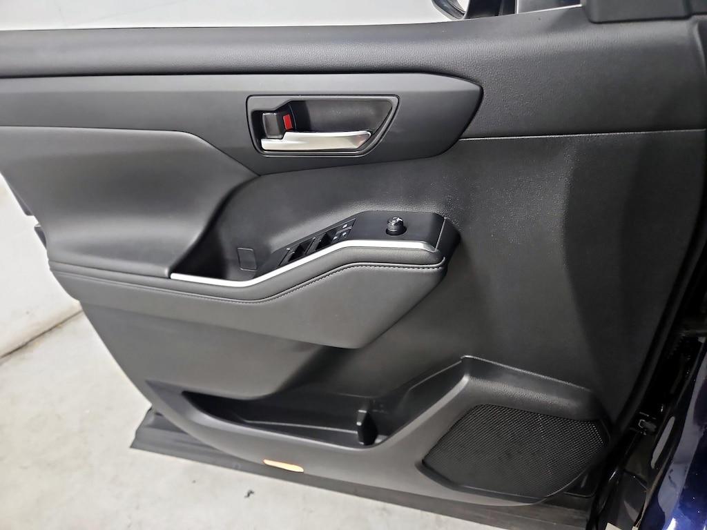 used 2021 Toyota Highlander car, priced at $34,998