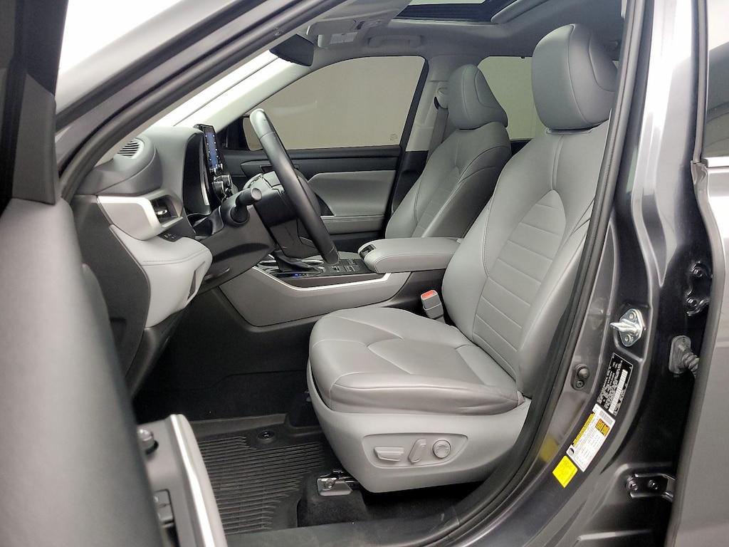 used 2021 Toyota Highlander car, priced at $32,998