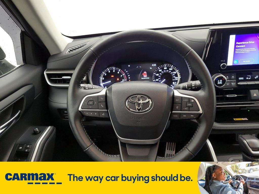 used 2023 Toyota Highlander car, priced at $40,998