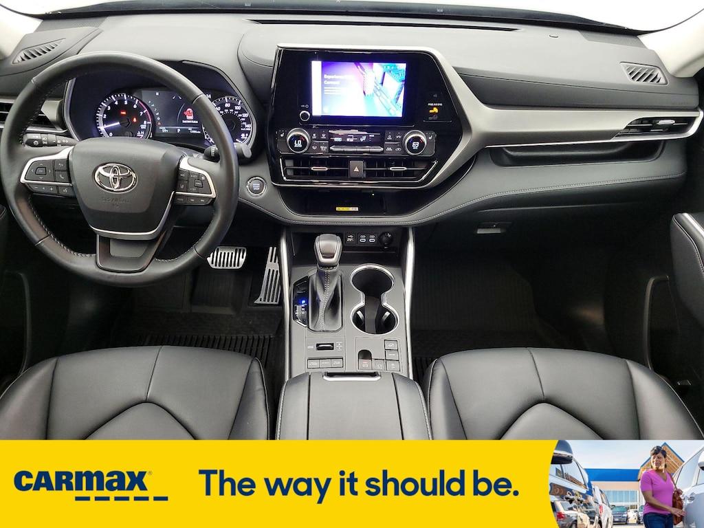 used 2023 Toyota Highlander car, priced at $40,998