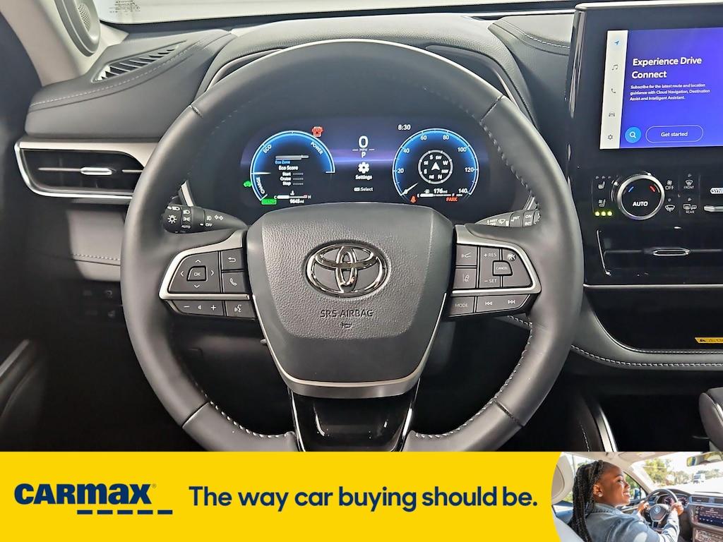 used 2024 Toyota Highlander Hybrid car, priced at $54,998