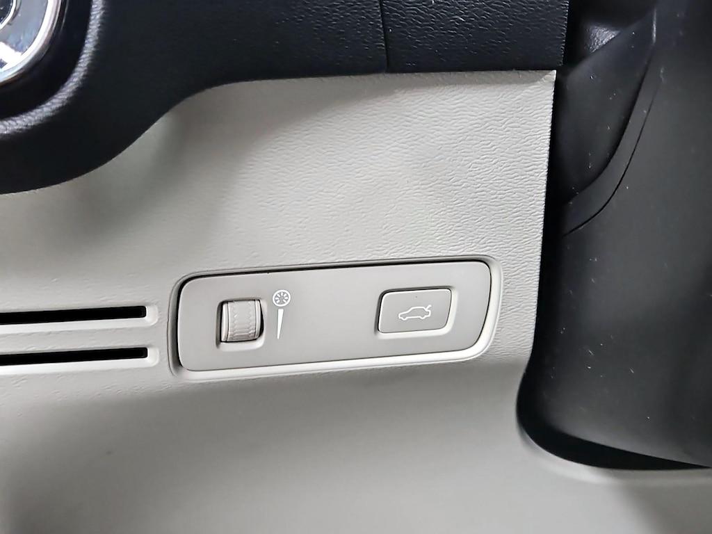 used 2020 Volvo XC40 car, priced at $23,998