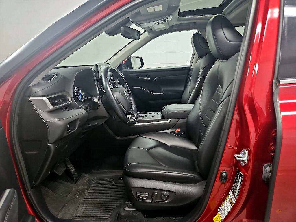 used 2021 Toyota Highlander Hybrid car, priced at $38,998