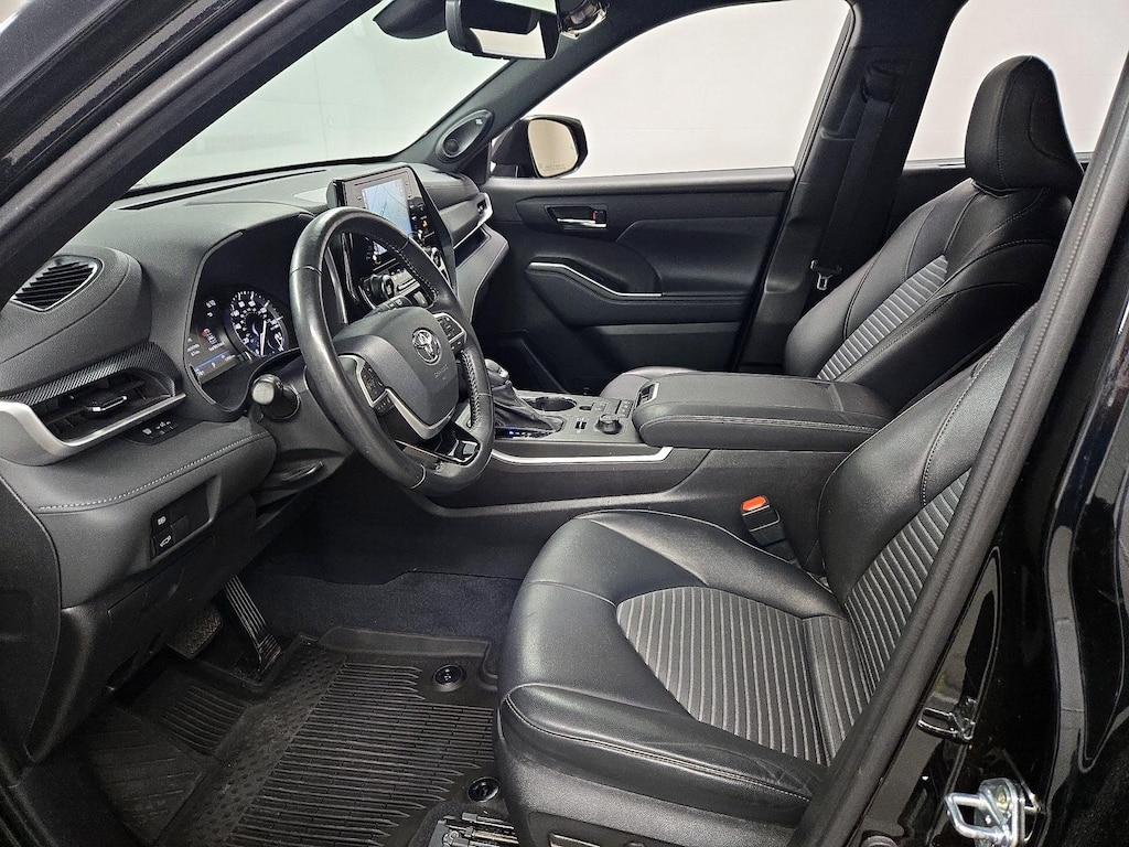 used 2022 Toyota Highlander car, priced at $41,998