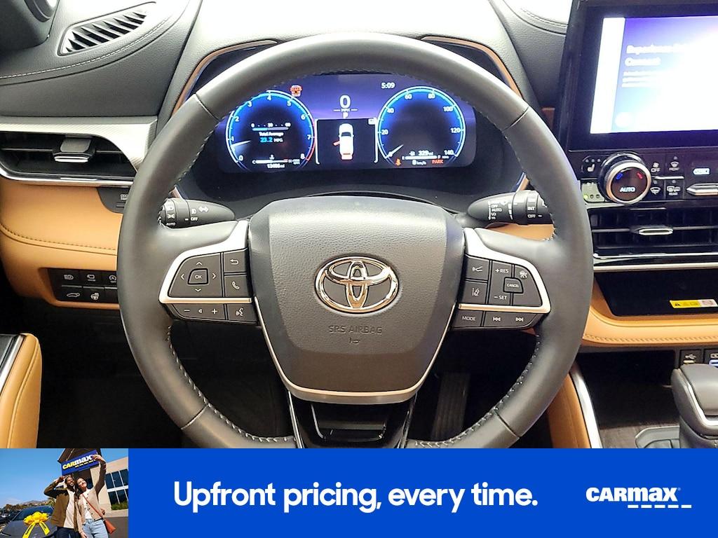 used 2023 Toyota Highlander car, priced at $45,998