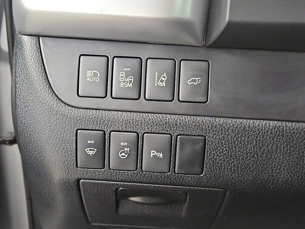 used 2015 Toyota Highlander Hybrid car, priced at $25,998