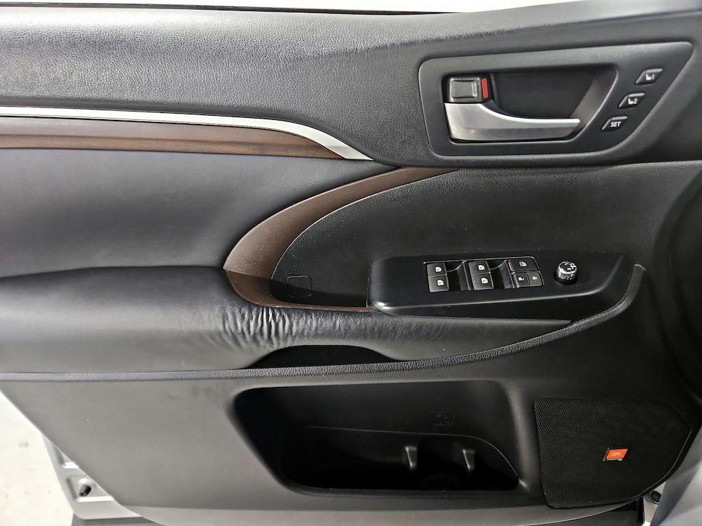 used 2015 Toyota Highlander Hybrid car, priced at $25,998