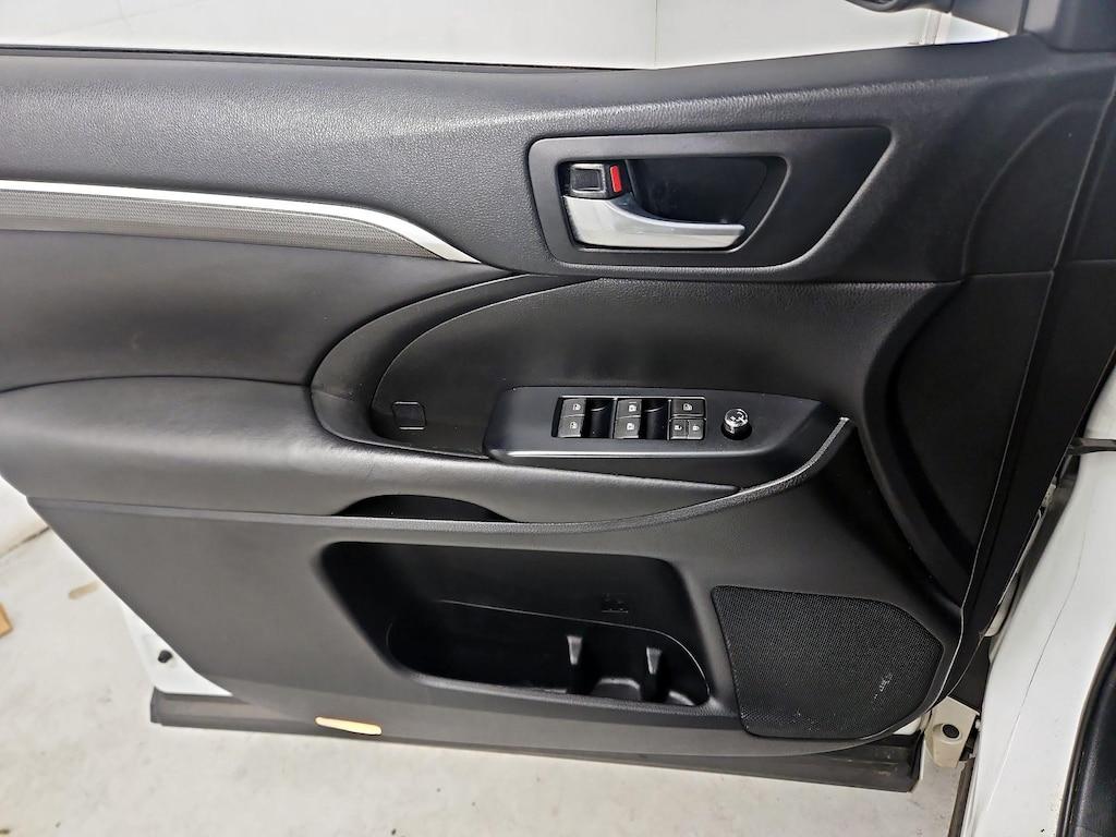 used 2018 Toyota Highlander car, priced at $28,998