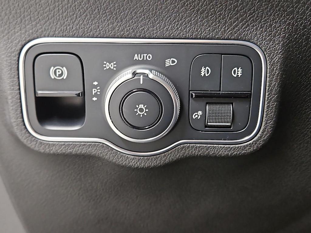 used 2021 Mercedes-Benz GLB 250 car, priced at $30,998