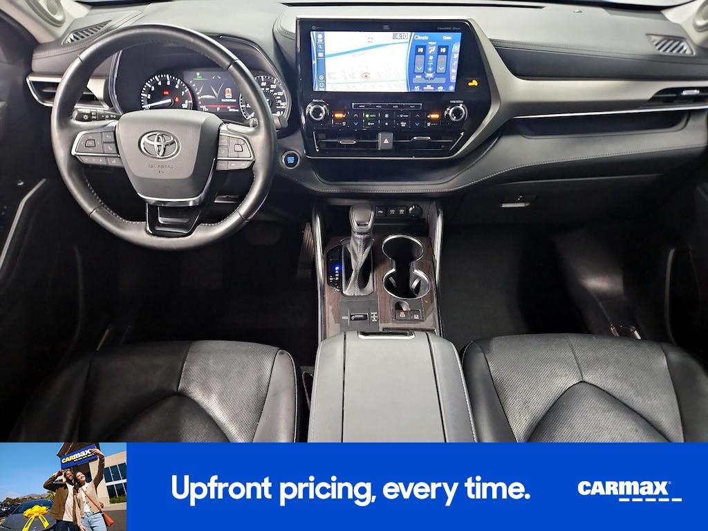 used 2021 Toyota Highlander car, priced at $34,998