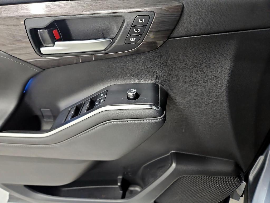 used 2021 Toyota Highlander car, priced at $34,998