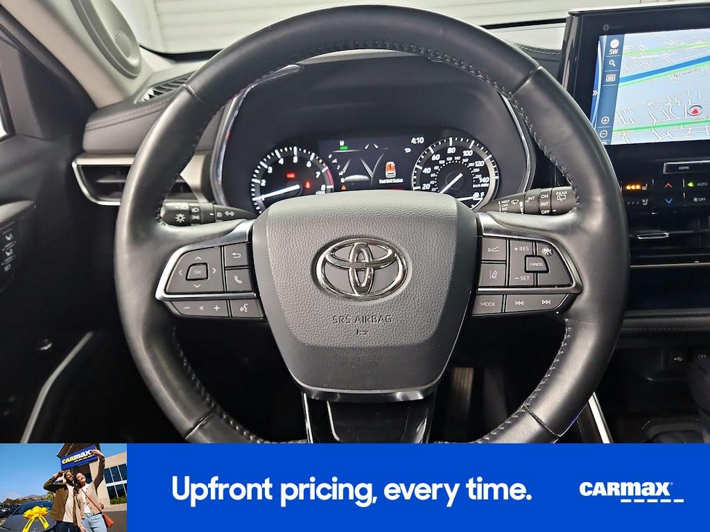 used 2021 Toyota Highlander car, priced at $34,998