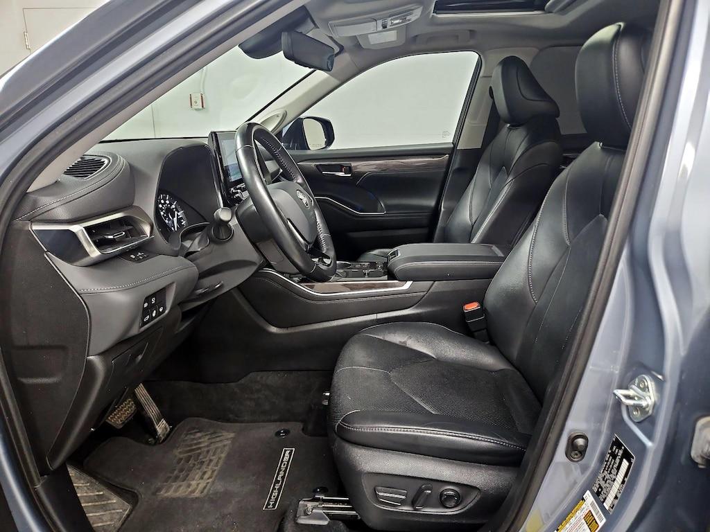 used 2021 Toyota Highlander car, priced at $34,998