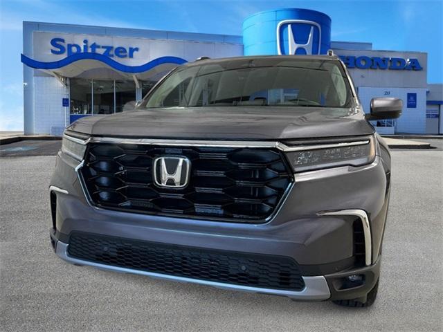 new 2025 Honda Pilot car, priced at $51,780