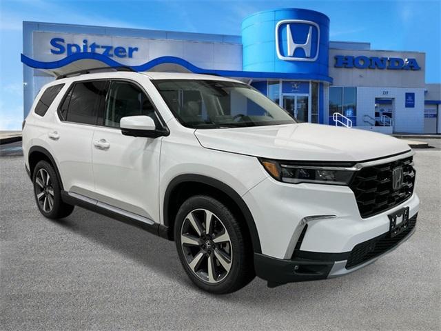 new 2025 Honda Pilot car, priced at $55,715