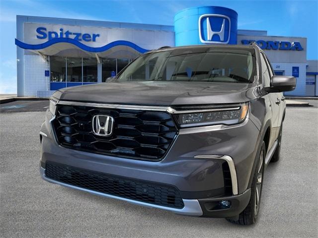 new 2025 Honda Pilot car, priced at $51,050