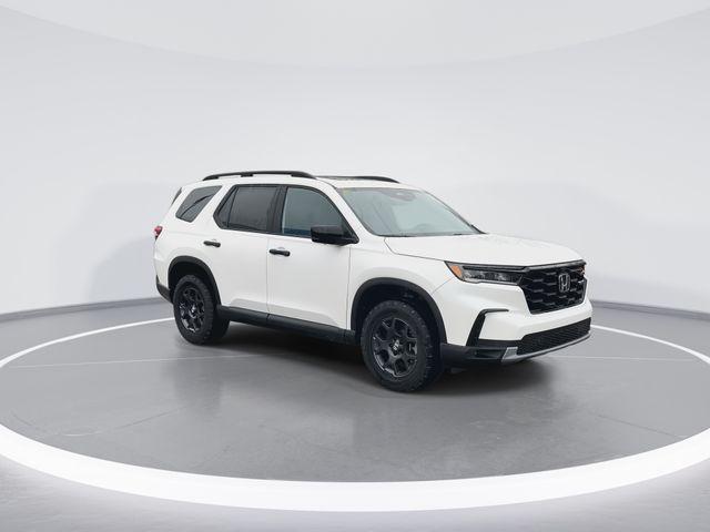 new 2025 Honda Pilot car, priced at $51,350