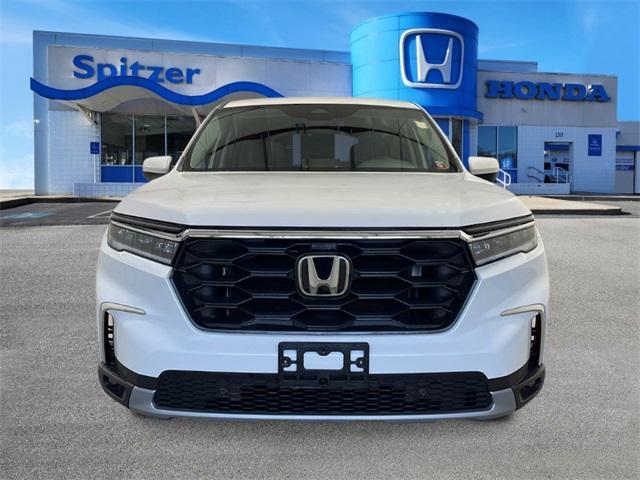 new 2025 Honda Pilot car, priced at $45,450