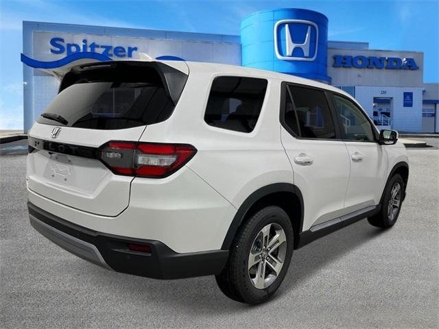 new 2025 Honda Pilot car, priced at $45,450