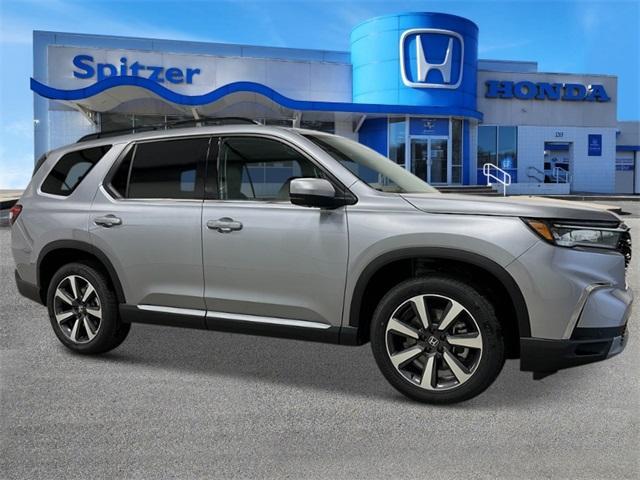 new 2025 Honda Pilot car, priced at $54,575