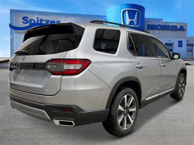 new 2025 Honda Pilot car, priced at $54,575
