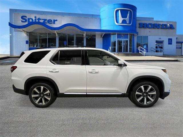 new 2025 Honda Pilot car, priced at $51,550