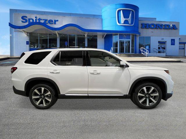 new 2025 Honda Pilot car, priced at $48,550