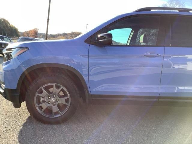 used 2025 Honda Passport car, priced at $42,000