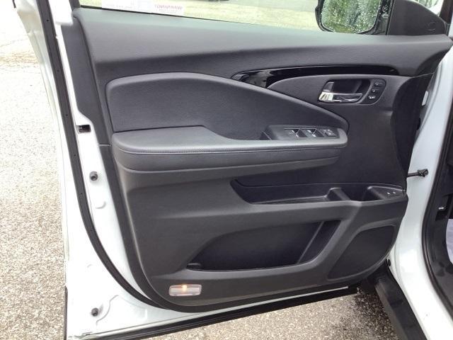 used 2021 Honda Pilot car, priced at $32,000