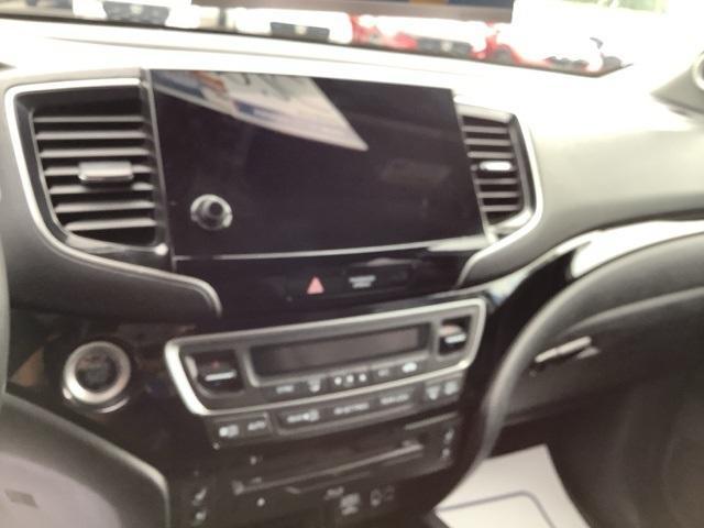 used 2021 Honda Pilot car, priced at $32,000