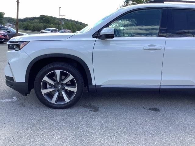 used 2025 Honda Pilot car, priced at $45,000