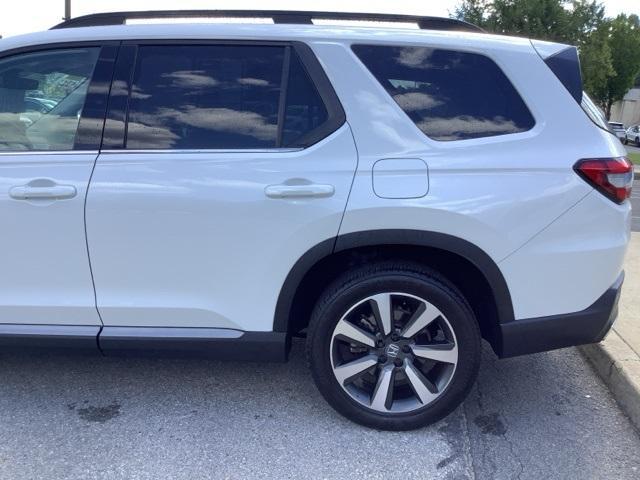 used 2025 Honda Pilot car, priced at $45,000