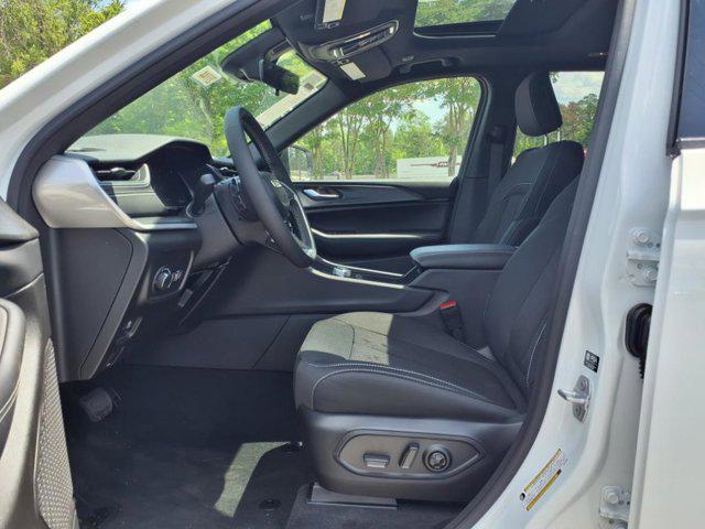 new 2025 Jeep Grand Cherokee car, priced at $39,144