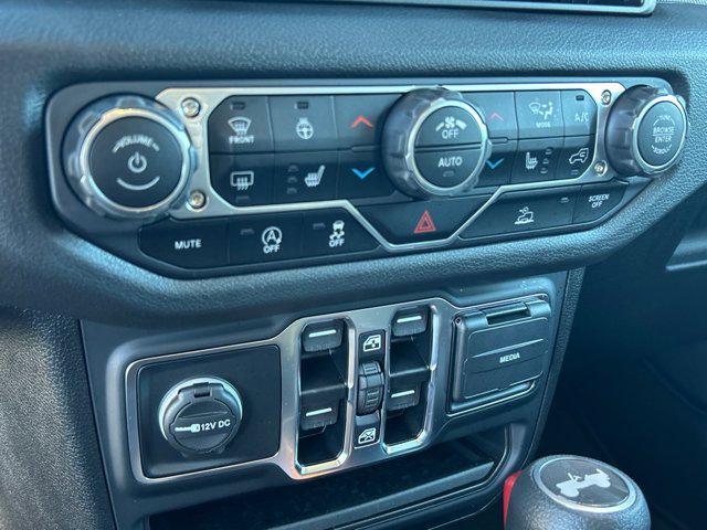 new 2025 Jeep Wrangler car, priced at $45,112