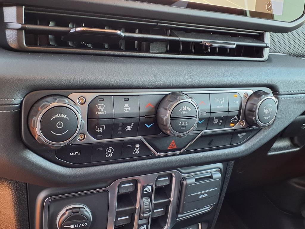 new 2025 Jeep Wrangler car, priced at $65,318